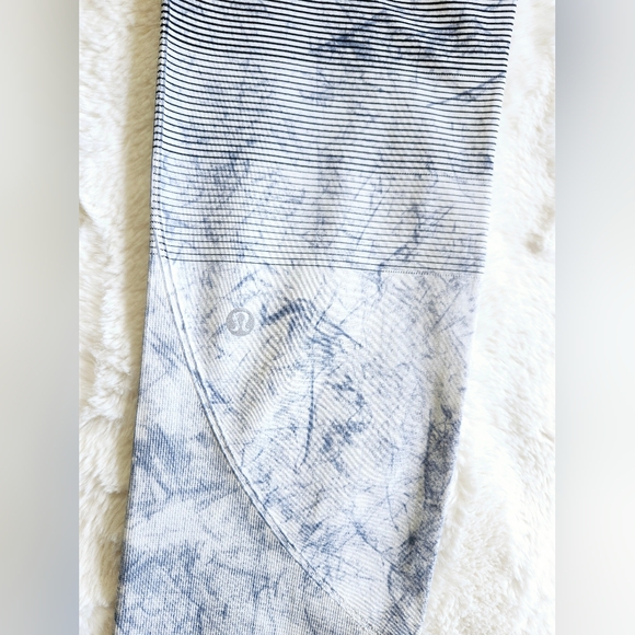 Lululemon Ebb to Train Tight. Size 6. *Wash White / Black / Luna - Picture 10 of 13